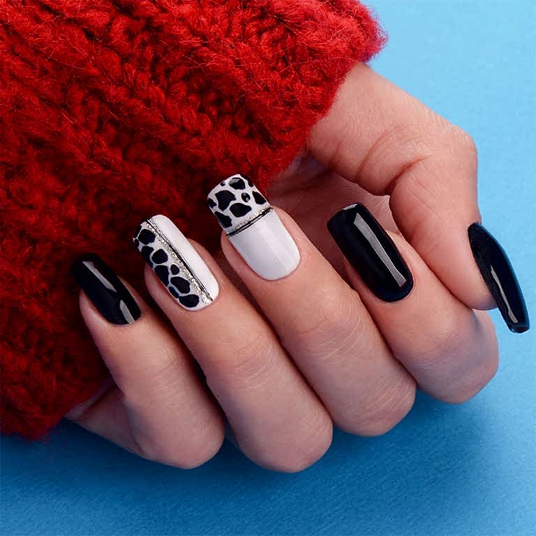 Protez Tırnak Uygulayıcısı